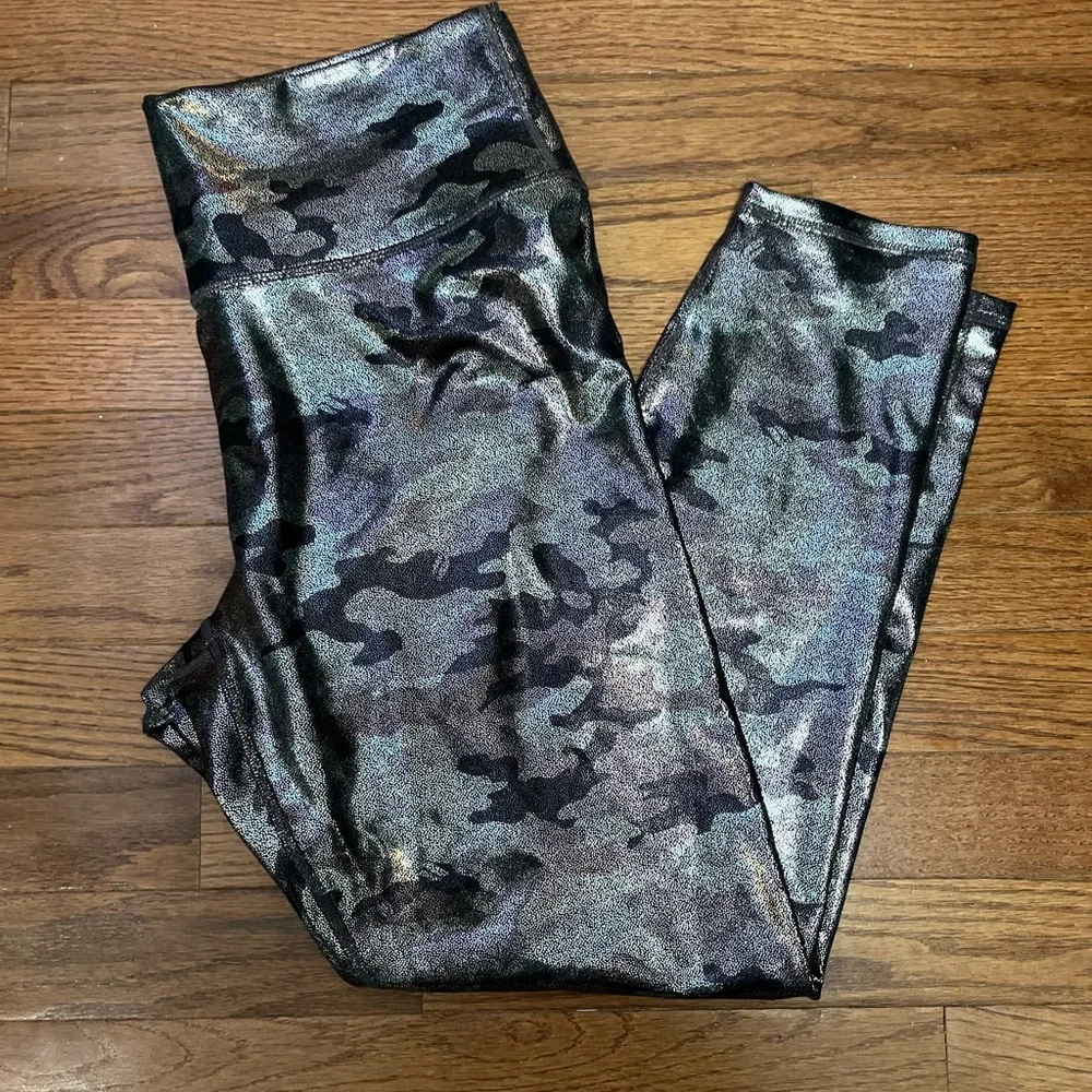 Fabletics Define PowerHold® High-Waisted 7/8 Legging - Picture 4 of 8